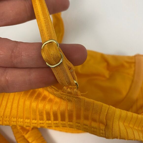 Monday Swimwear Clovelly Top (S) & Malta Bottom (M) Bikini - Picture 4 of 7